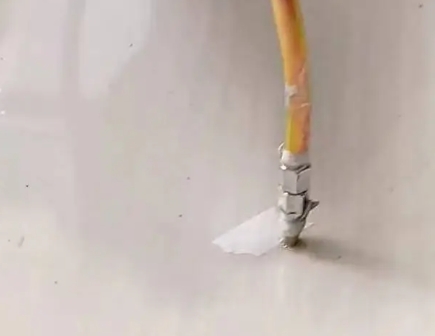 镇远瓷砖空鼓维修公司专业解答在瓷砖铺贴过程中，如果使用的砂料过粗（如全部使用了粗砂），可能会导致以下问题