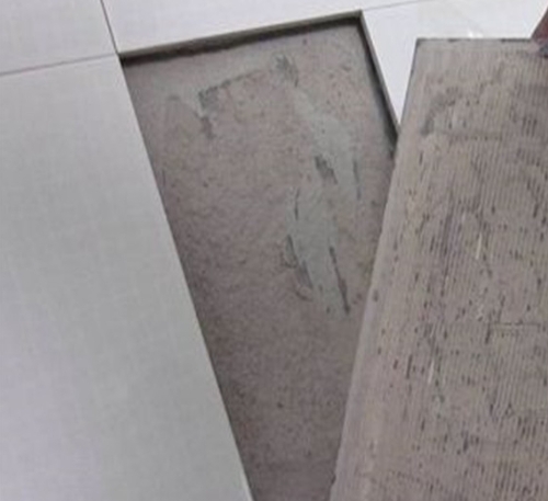 镇远瓷砖空鼓维修公司分享瓷砖铺贴时如果打浆（即涂抹在瓷砖背面和基层上的砂浆或瓷砖胶）过少，会带来以下问题